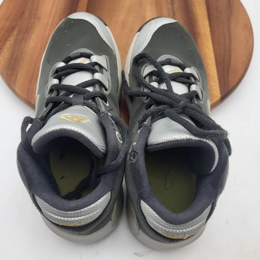 Nike Zoom Freak 1 Basketball Shoes Boys Size 5‎ Y Smoke Grey Sneakers BQ5633-050